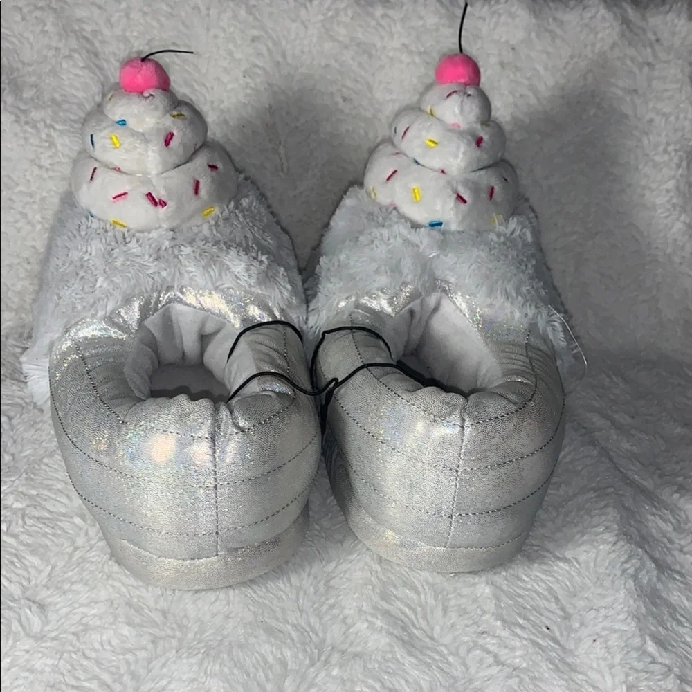 Wonder Nation Silver and White Kids Slippers